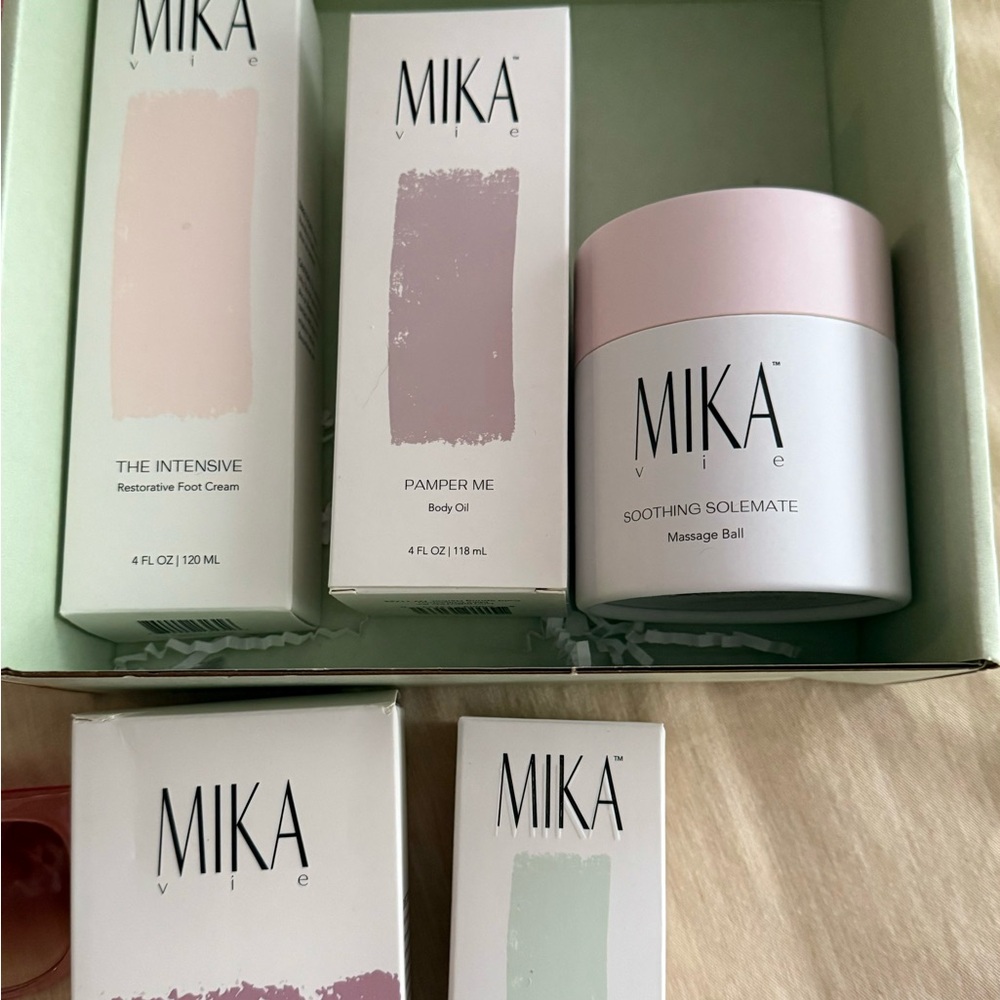 MIKA Vie Skincare Set & Spa Room Set
